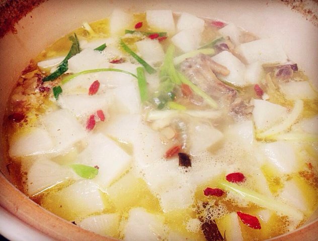 鸡汤煨萝卜
