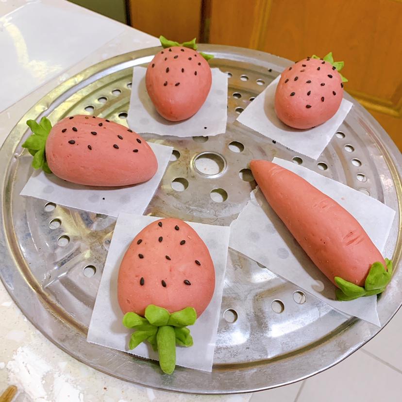 可爱到爆表的草莓馒头