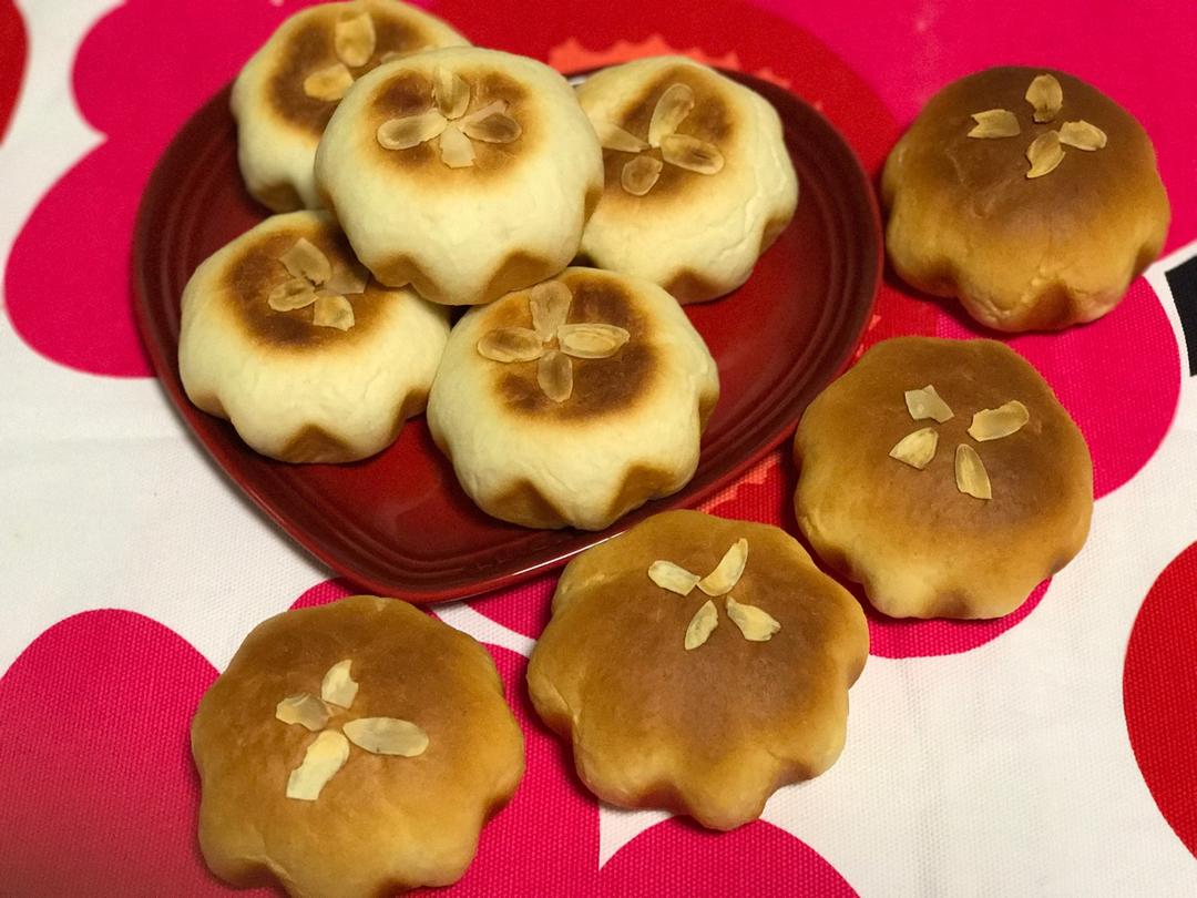 超级软的卡仕达小面包