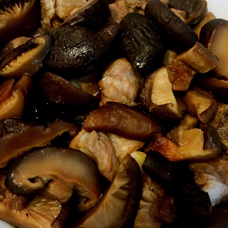 香菇炖小排骨