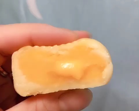 奶黄流心月饼