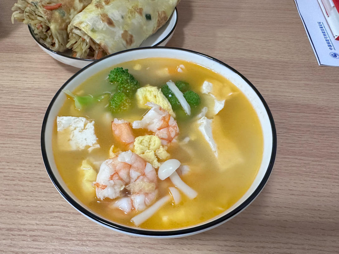 豆腐鲜虾菇菌汤