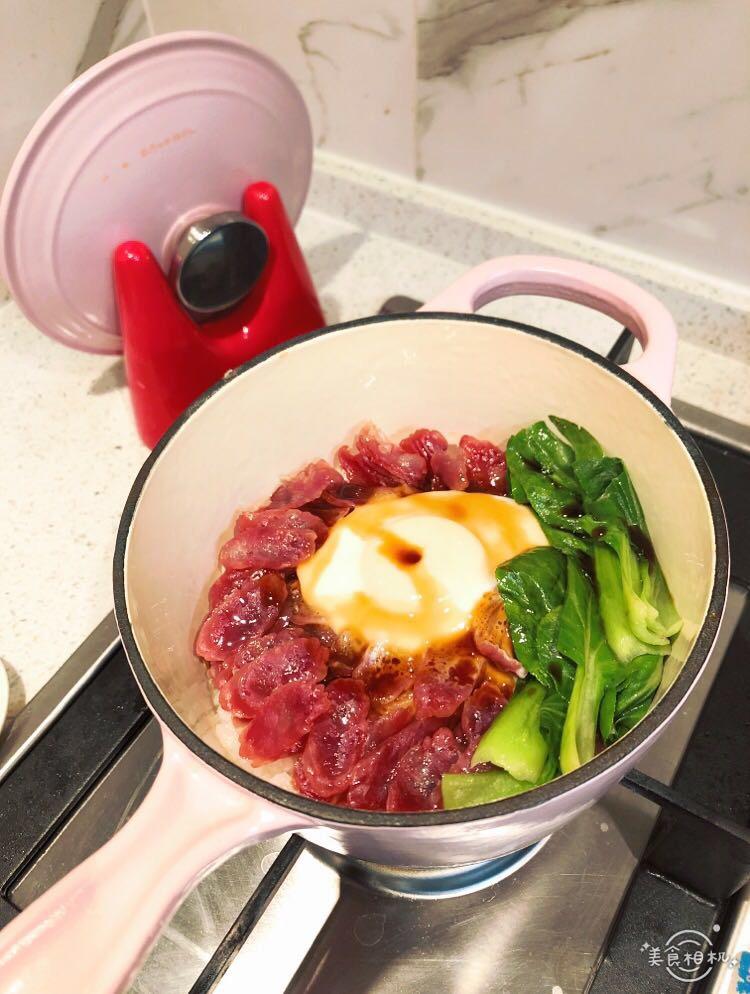 广式腊味煲仔饭