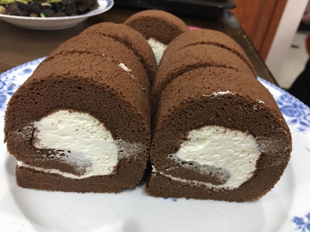 超浓郁卷不裂的巧克力蛋糕卷