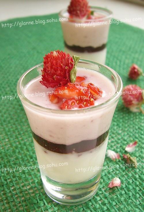 草莓果香酸奶的做法