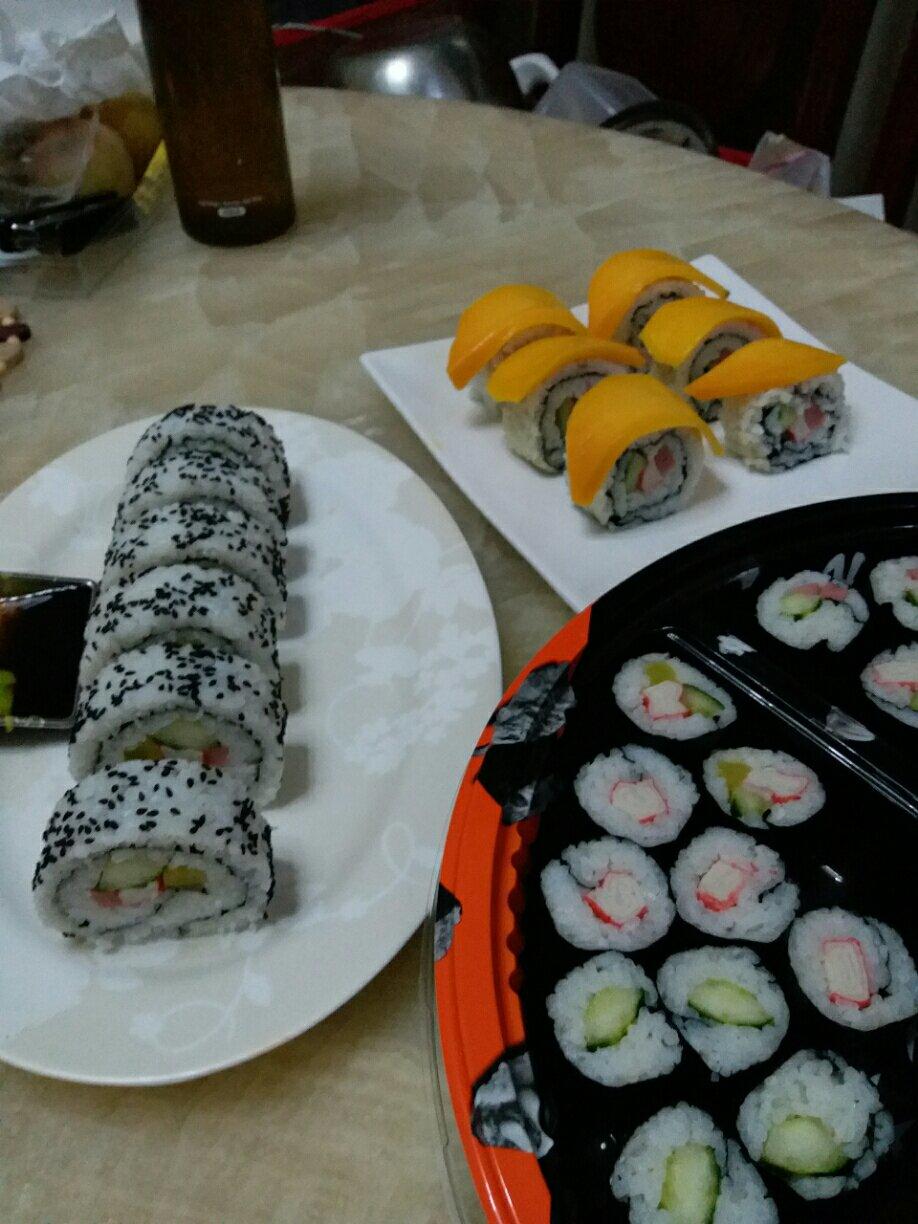 照烧鳗鱼牛油果&海虾沙拉芒果寿司