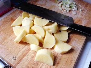 海带炖土豆的做法 步骤3