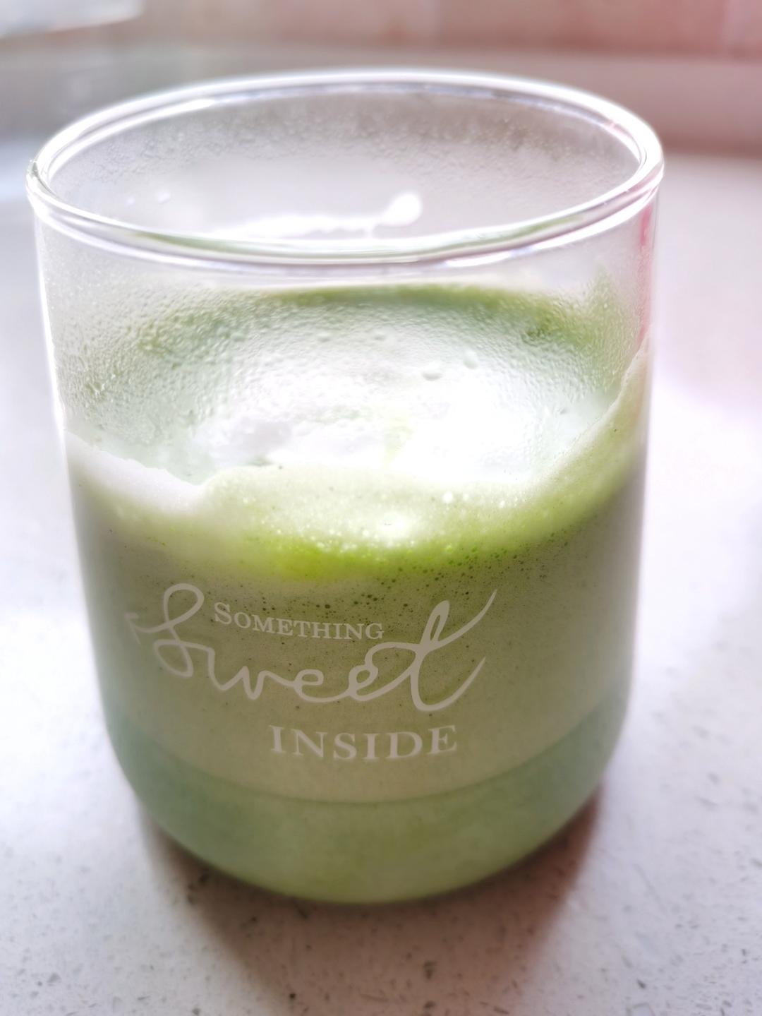 抹茶热拿铁 matcha latte