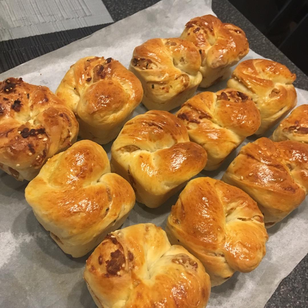 香葱肉松小方块面包