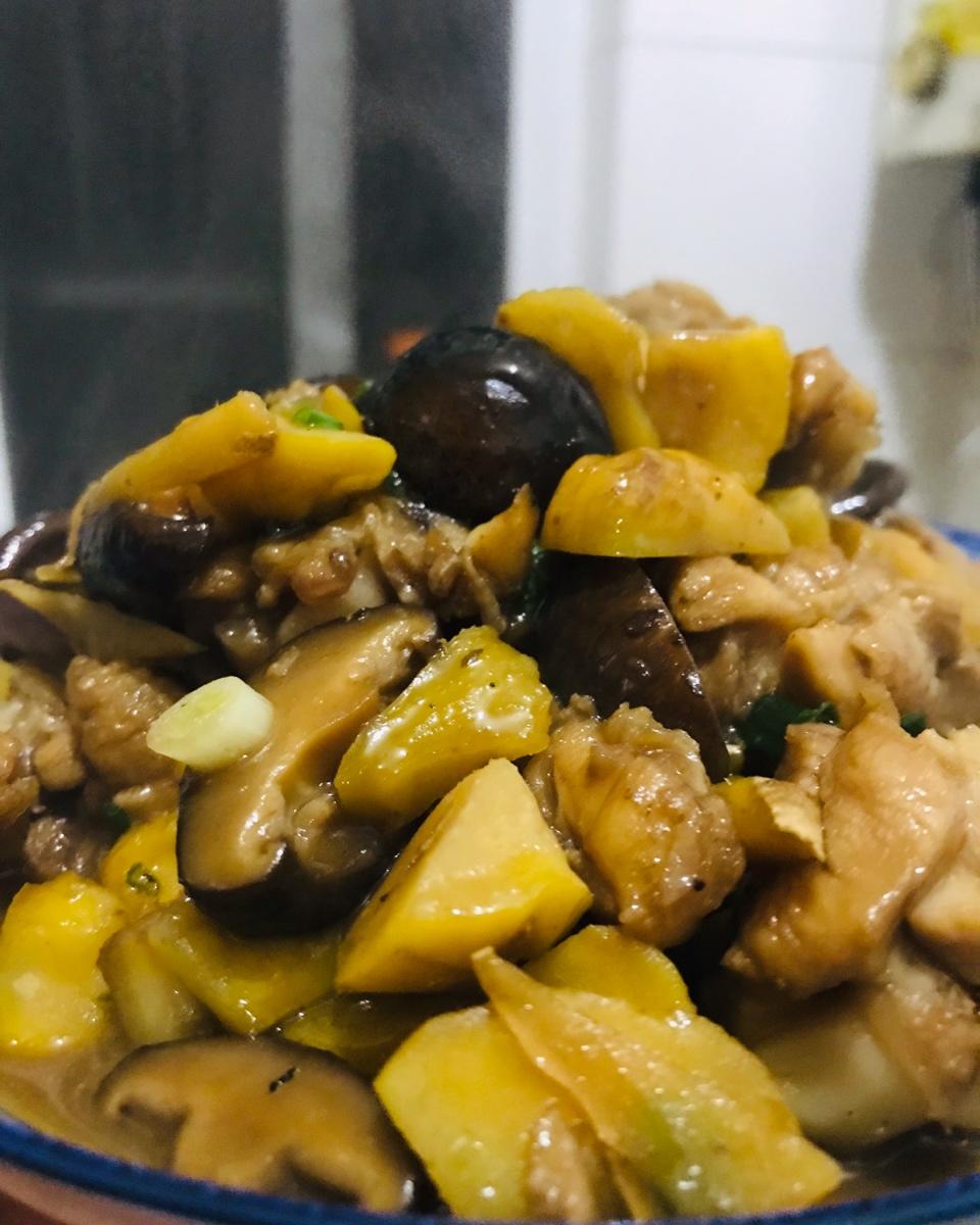 香菇板栗烧鸡腿