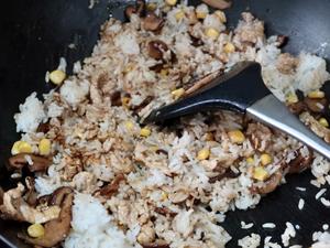 家常｜黑椒肉丝能量炒饭的做法 步骤7