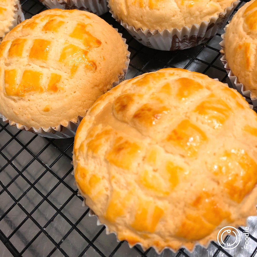 好吃到炸裂的港式菠萝包（附带制作酥皮的小视频）