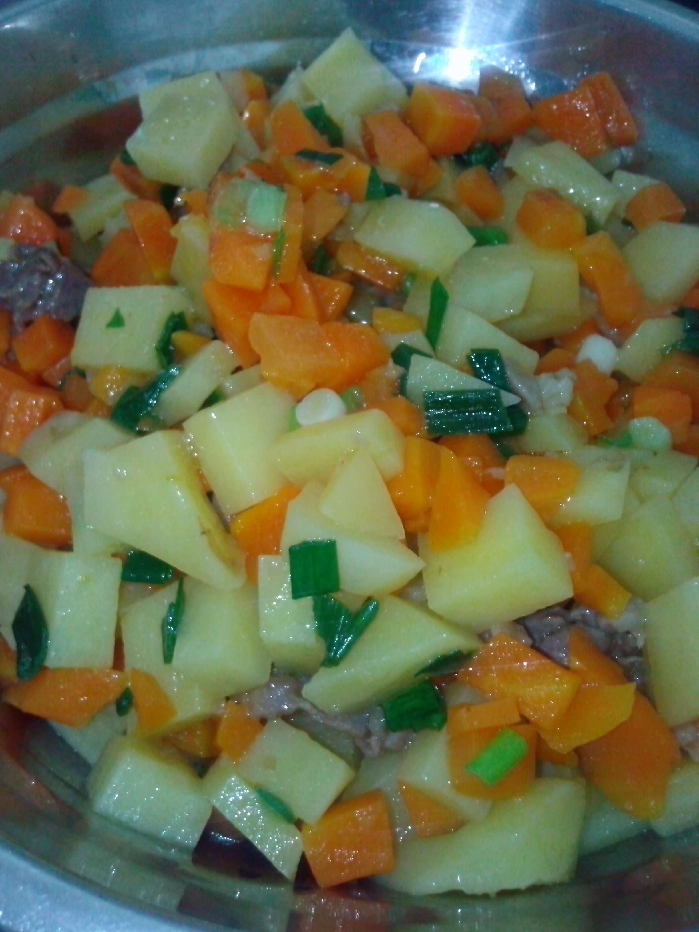 胡萝卜土豆烧肉