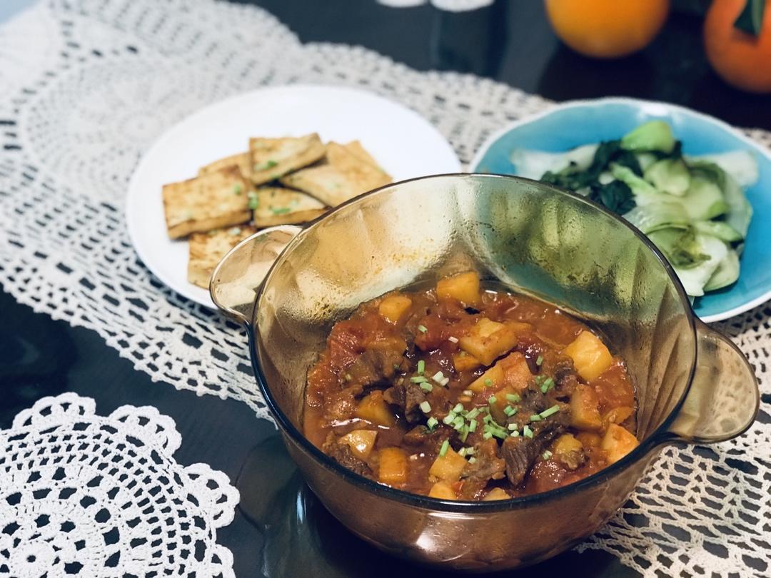 【番茄土豆炖牛腩】