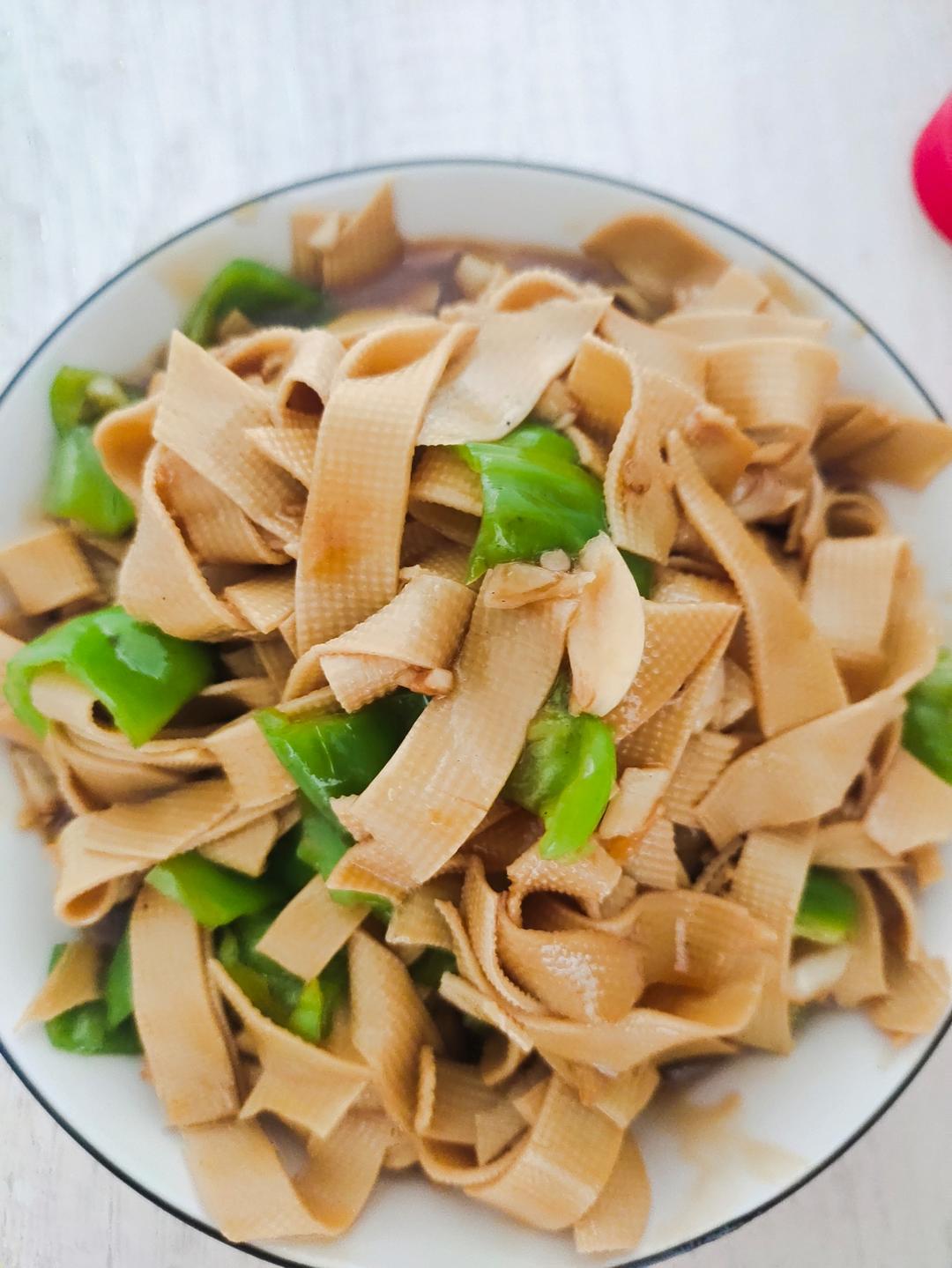 不用厨艺的尖椒干豆腐