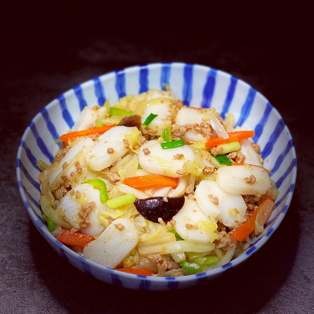 鹏妈在奔跑做的黄芽菜肉丝炒年糕