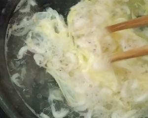 虾皮紫菜蛋花汤的做法 步骤3