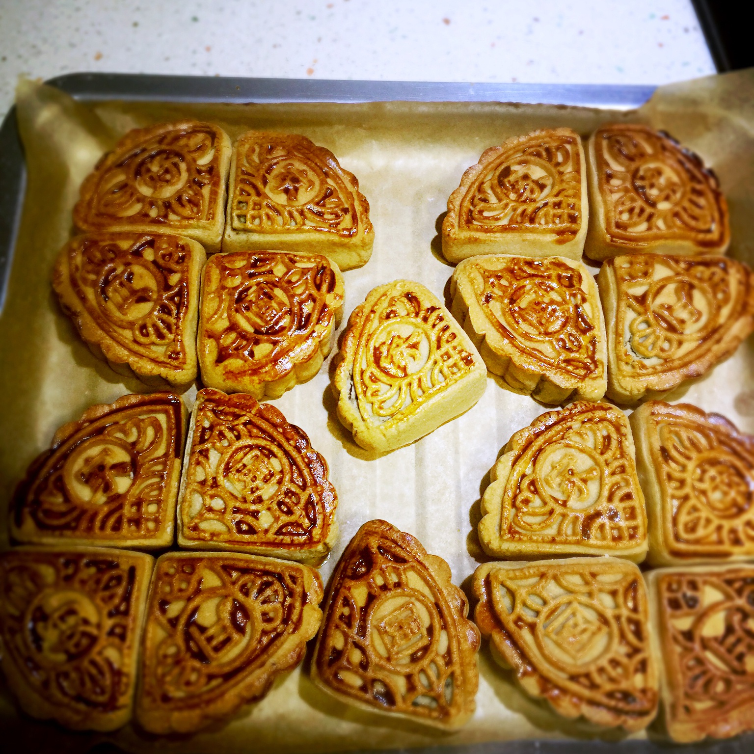 广式月饼—蛋黄莲蓉月饼