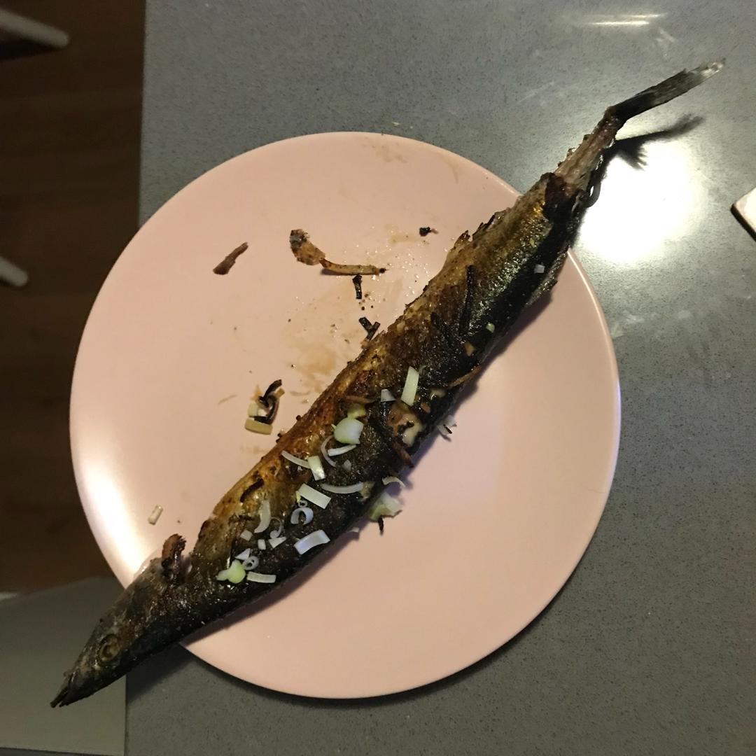 煎秋刀鱼