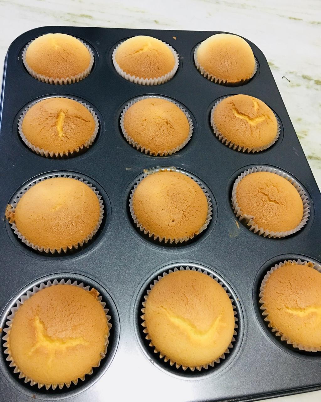 原味海绵纸杯蛋糕（非常适合裱花、盖糖皮的cupcake方子）
