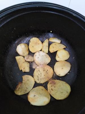 干锅土豆片 --豪吉川香汁的做法 步骤3