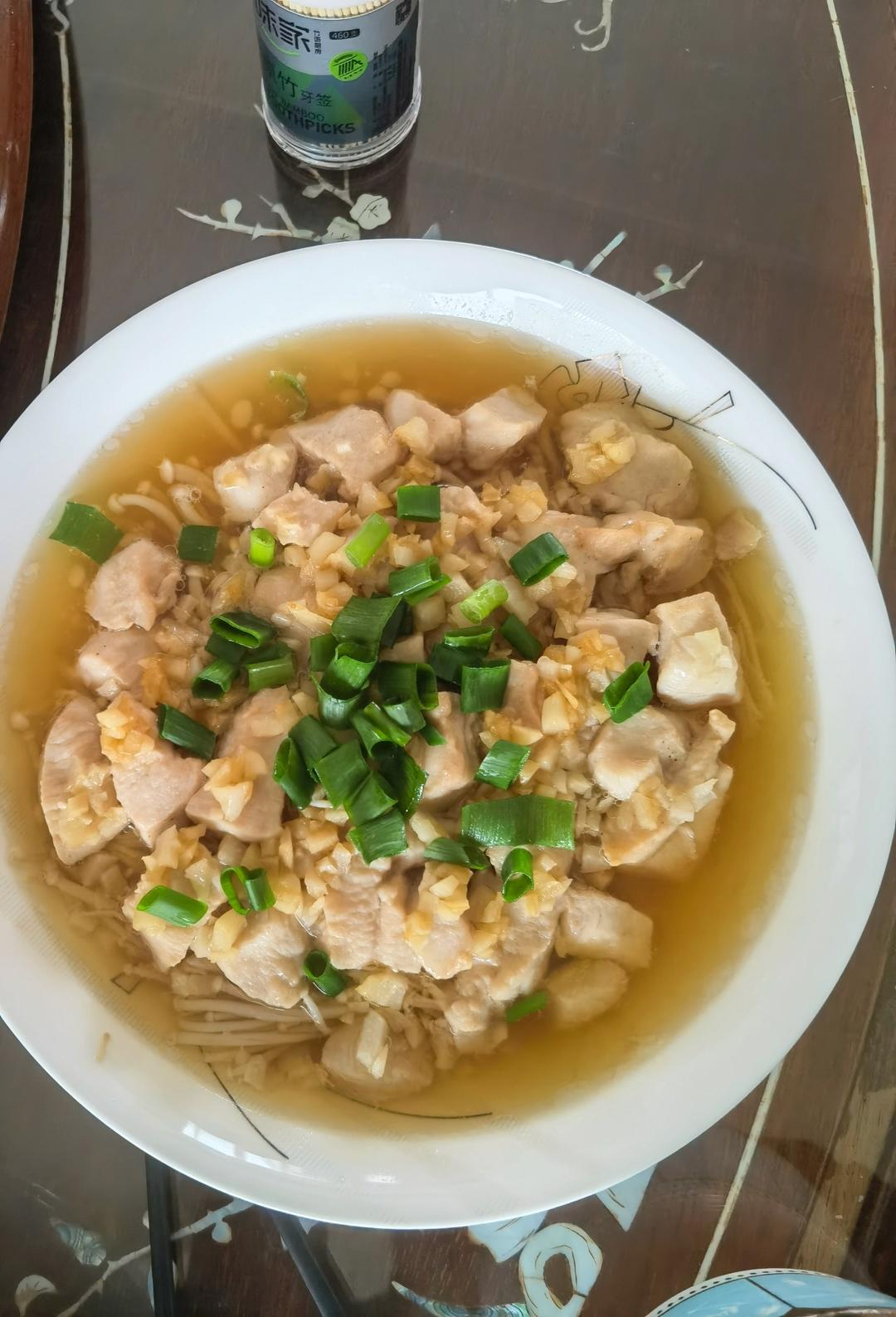 蒜蓉金针菇蒸鸡胸肉