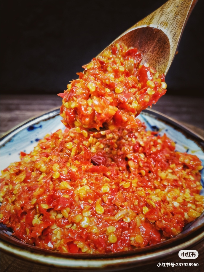 蒜蓉辣椒酱（适合各种炒菜和面条类）的做法