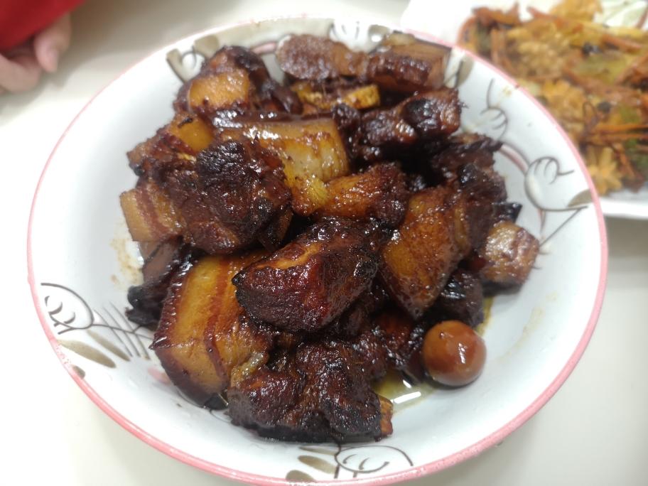 加了鹌鹑蛋后，这盘红烧肉，美味的逆天啦——鹌鹑蛋烧肉（孔瑶食谱）