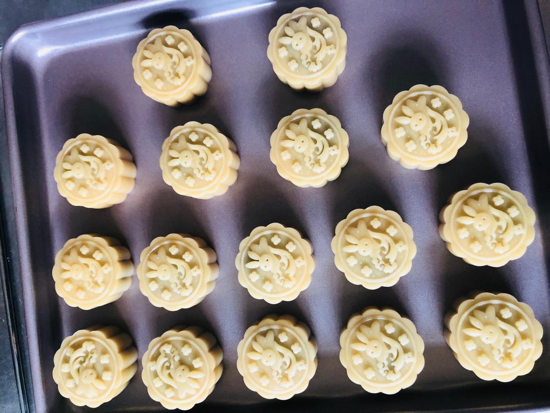 广式月饼—蛋黄莲蓉月饼