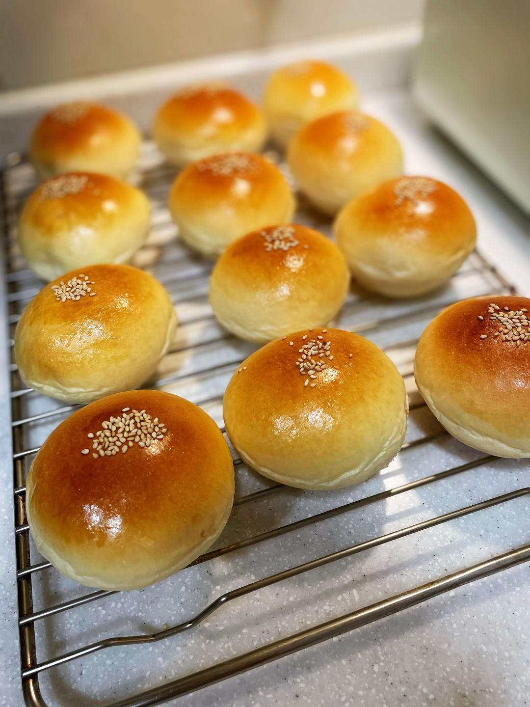 绵软香甜的红豆小面包