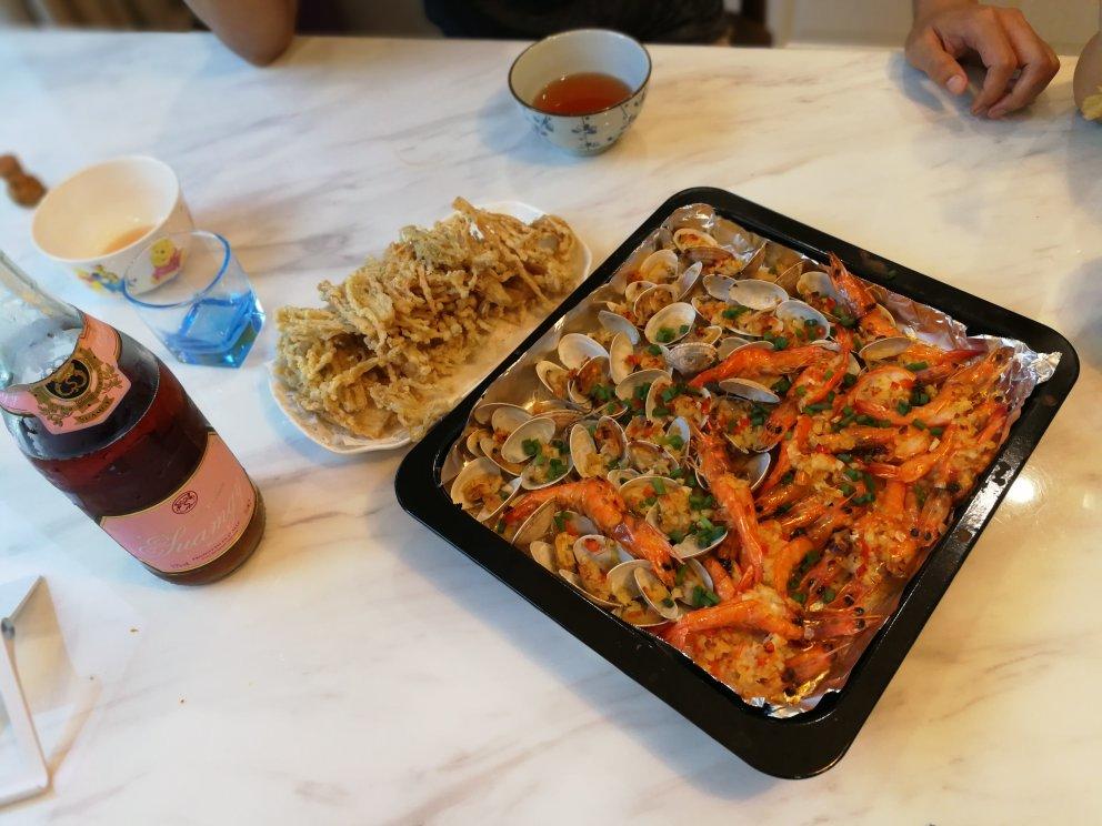 蒜蓉金针菇烤花蛤虾