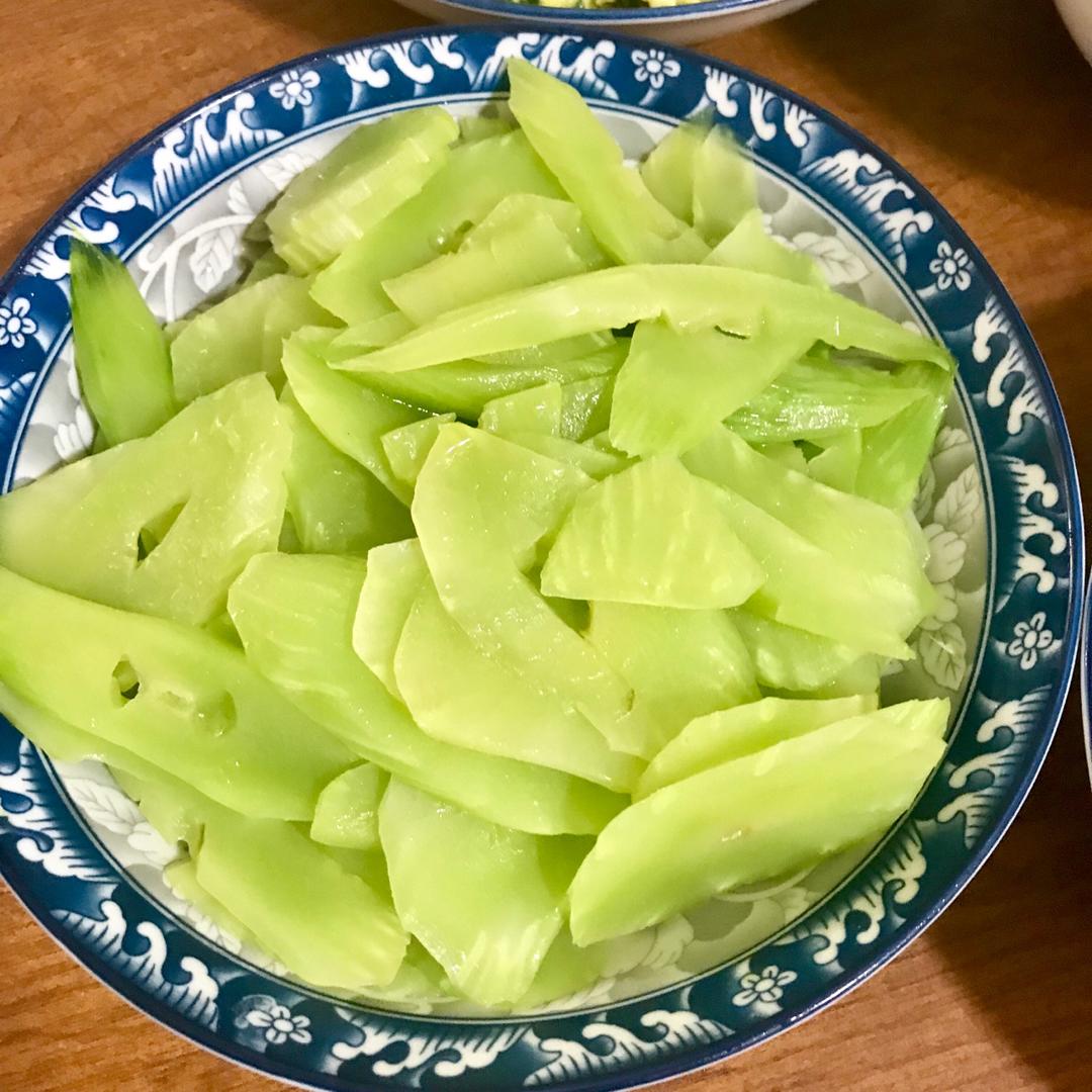 清炒莴笋片
