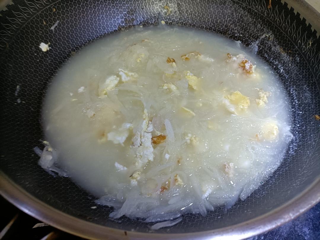 奶白鲜香的萝卜丝煎蛋汤