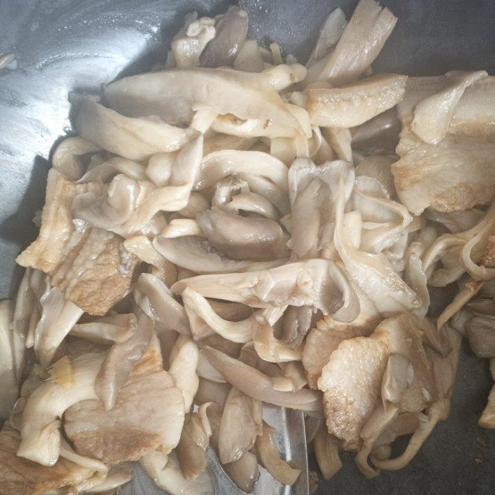 秀珍菇炒肉片