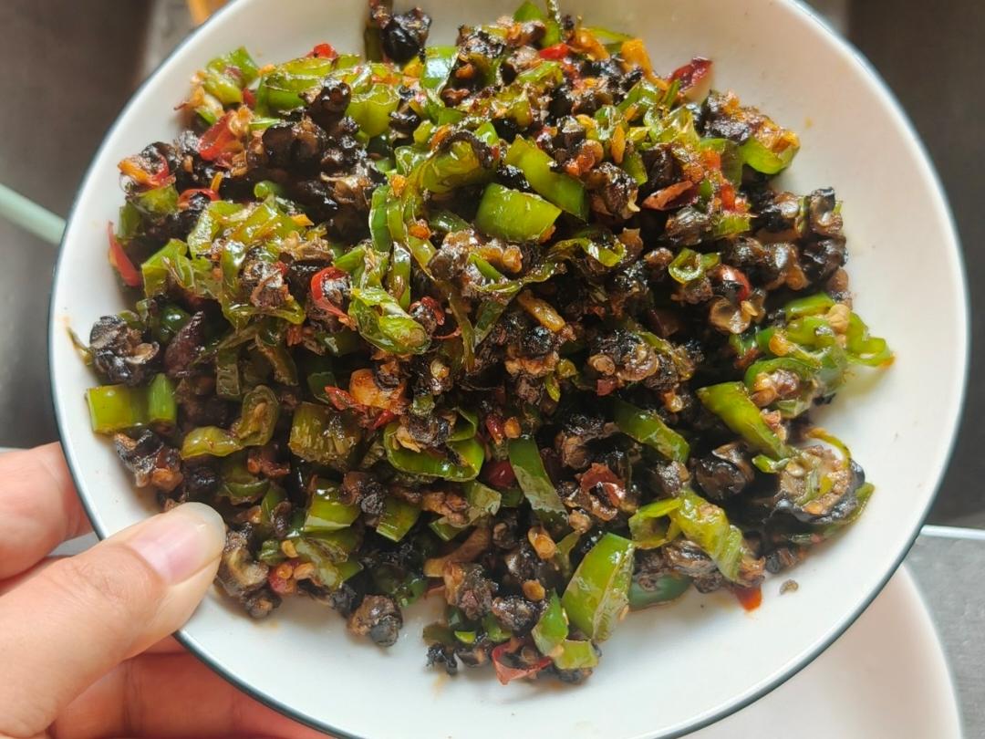 爆炒香辣孜然螺蛳肉 不起眼的河鲜做出极佳的口味