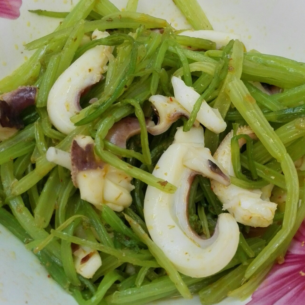 芹菜炒目鱼