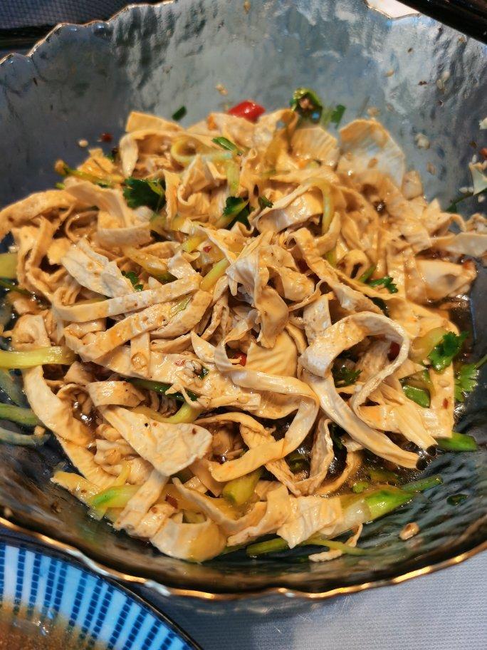 超级爽口开胃的凉拌豆皮