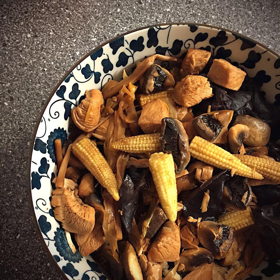 小鸡炖蘑菇