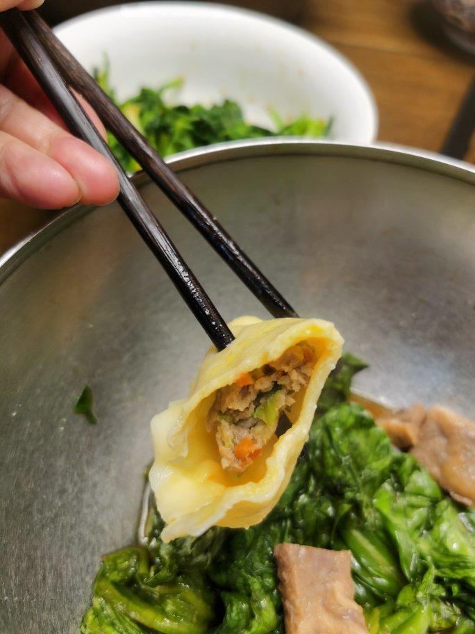 芹菜胡萝卜猪肉水饺