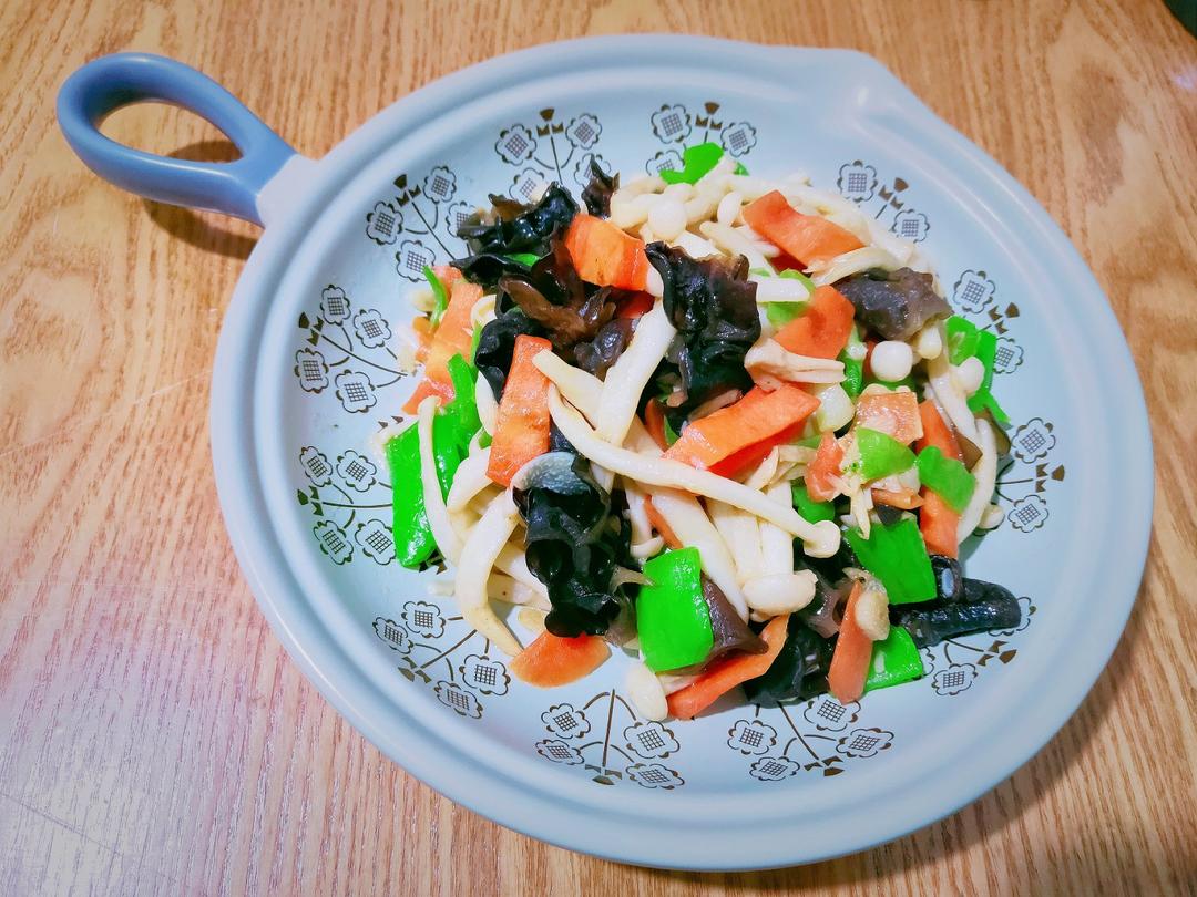 海鲜菇炒木耳