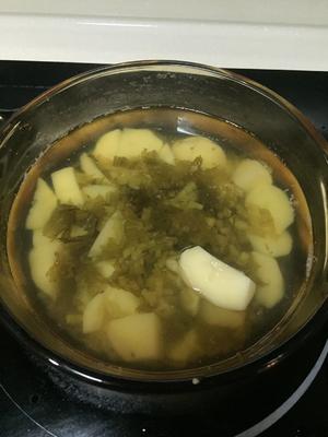 象山咸菜土豆汤的做法 步骤4