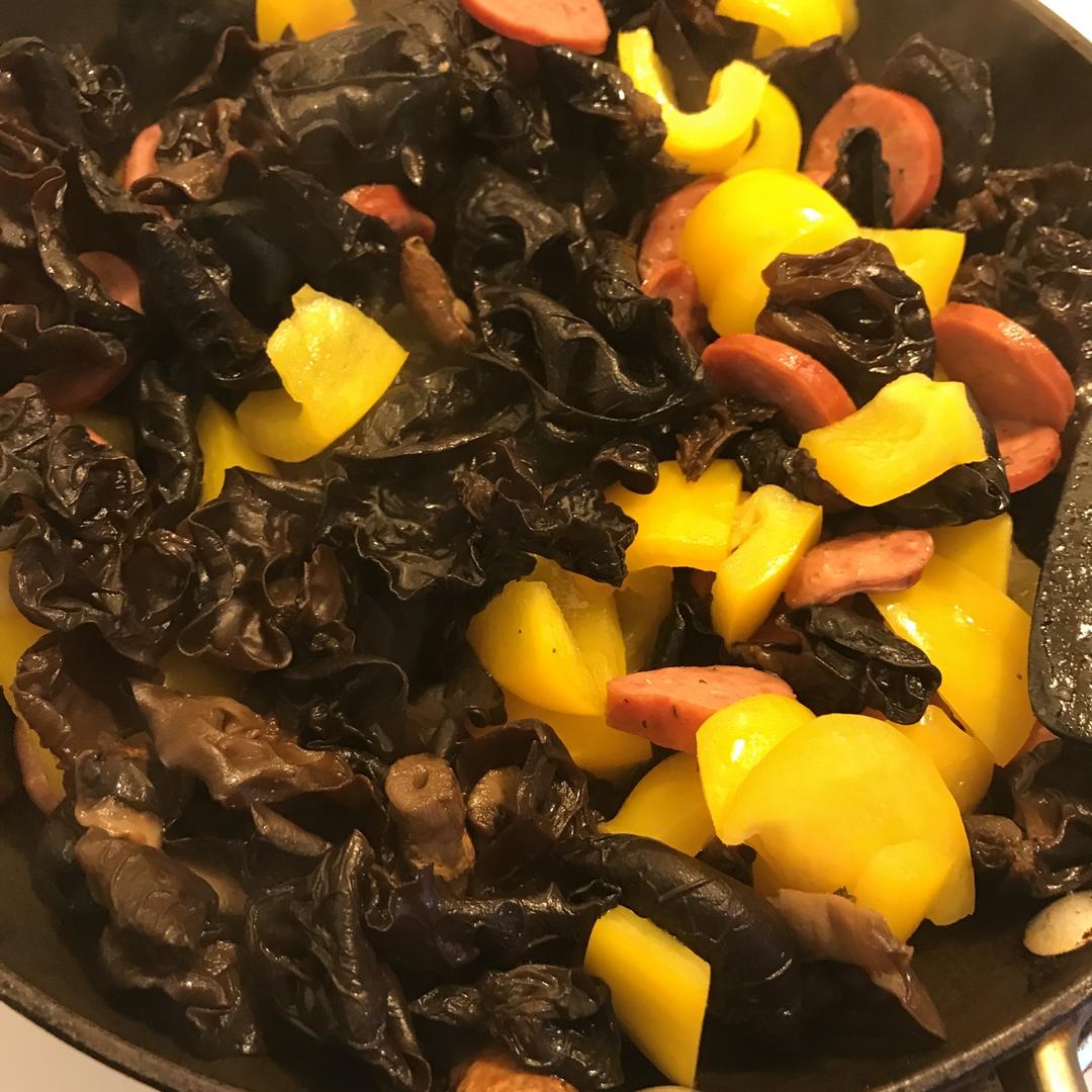 蘑菇木耳小炒