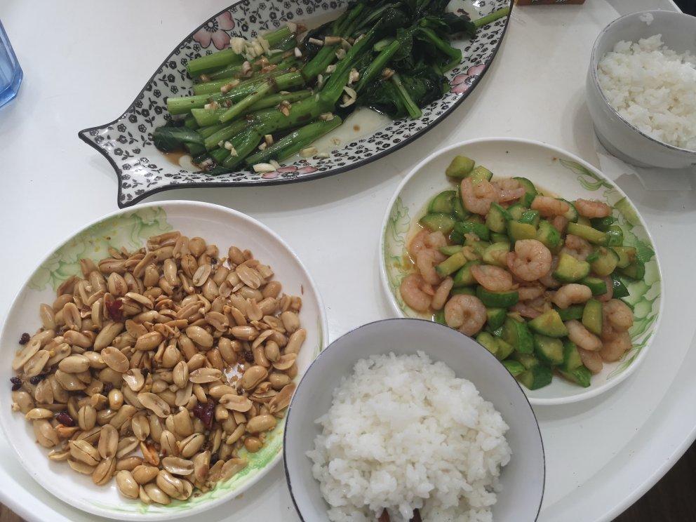 黄瓜🥒炒虾仁🍤(图片不经任何美化)