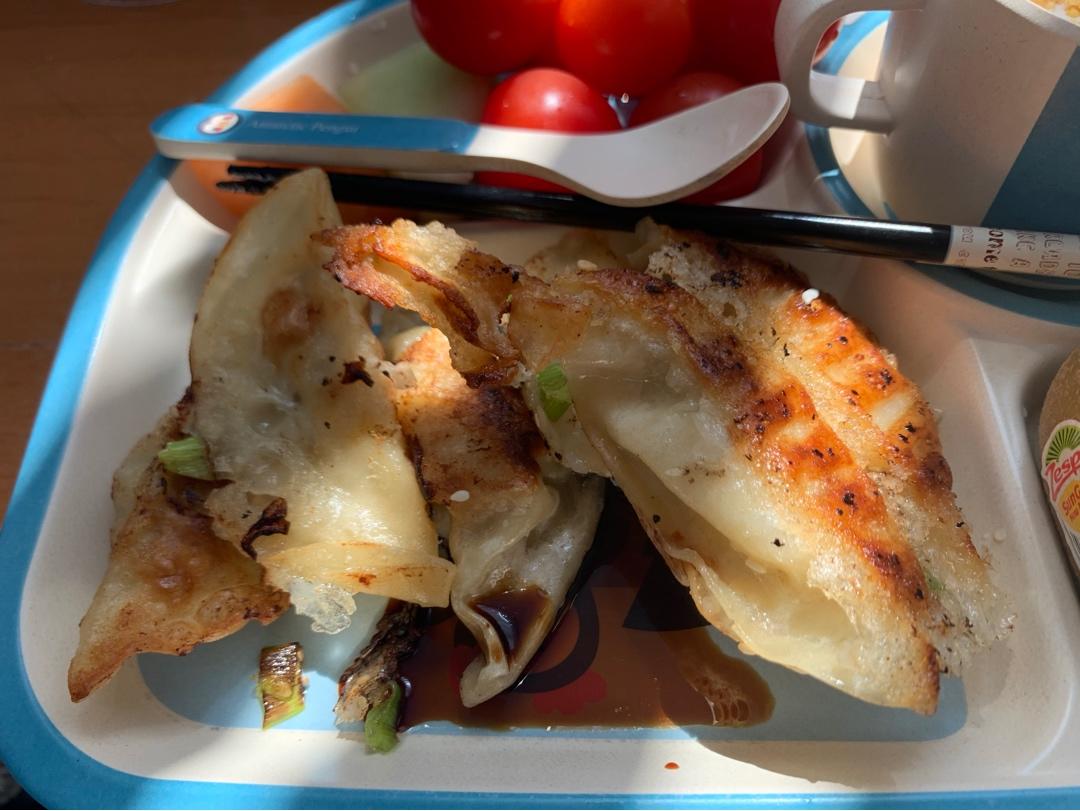 家常版快手煎饺(真的10分钟搞定)