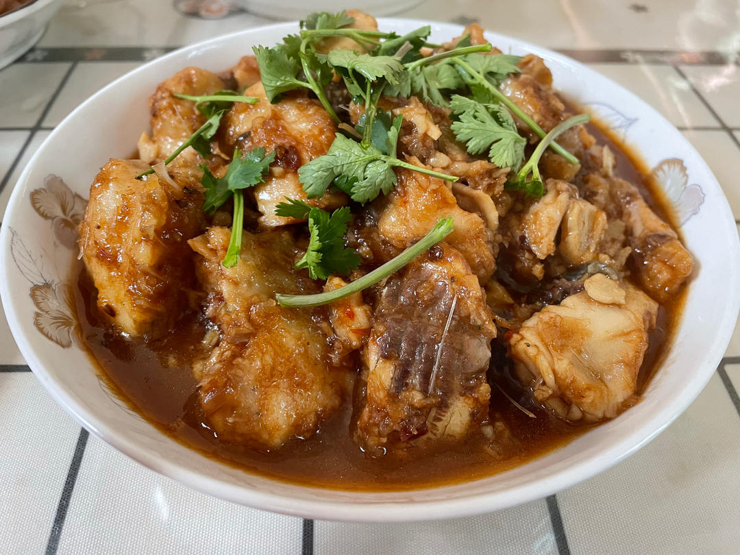 适合孩子吃的下饭菜：酱汁焖鱼