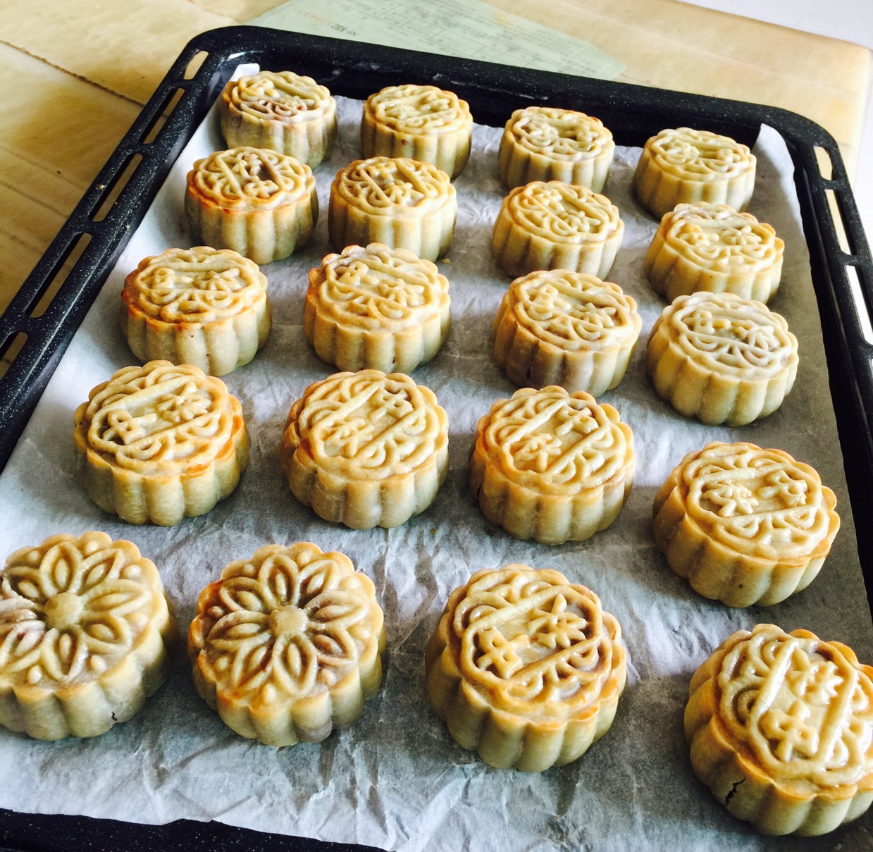 广式月饼－－蛋黄豆沙月饼