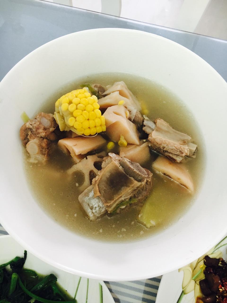 玉米莲藕排骨汤