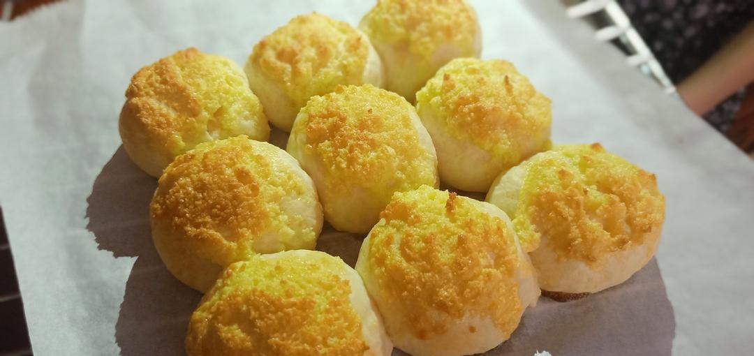 好吃到停不下来！脆皮椰蓉面包🍞