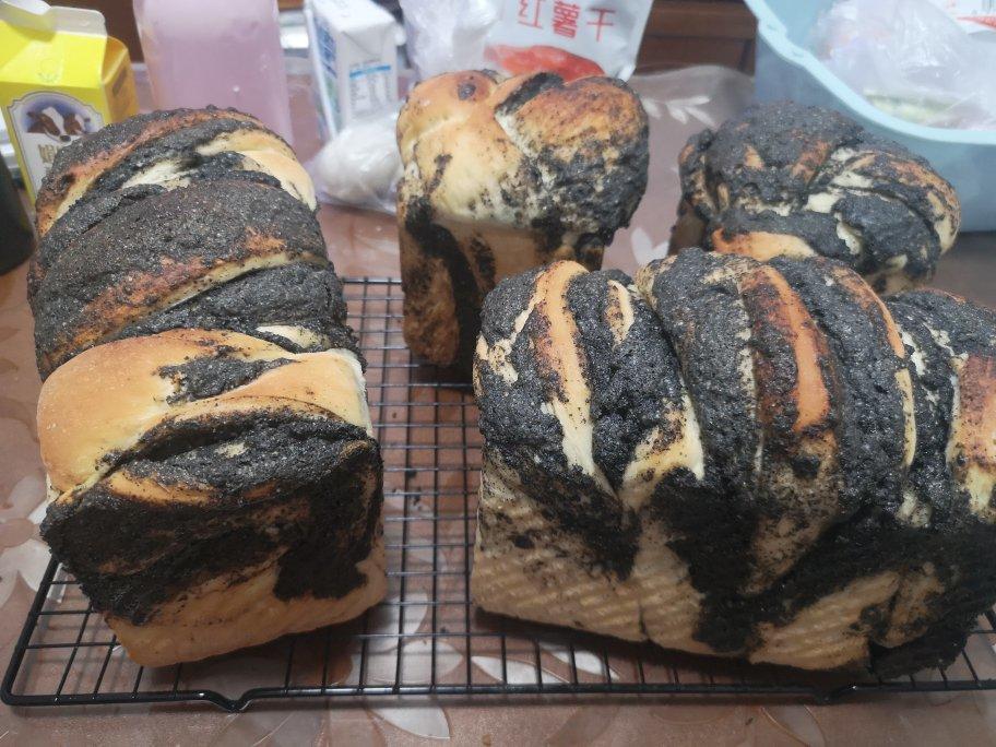 料多多系列--黑芝麻奶酥小吐司