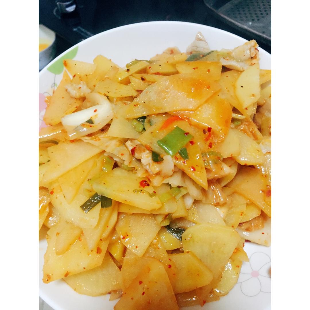 辣白菜炒土豆片